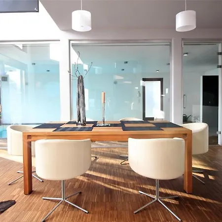 Luxuriose Architektenvilla In Bester Lage *